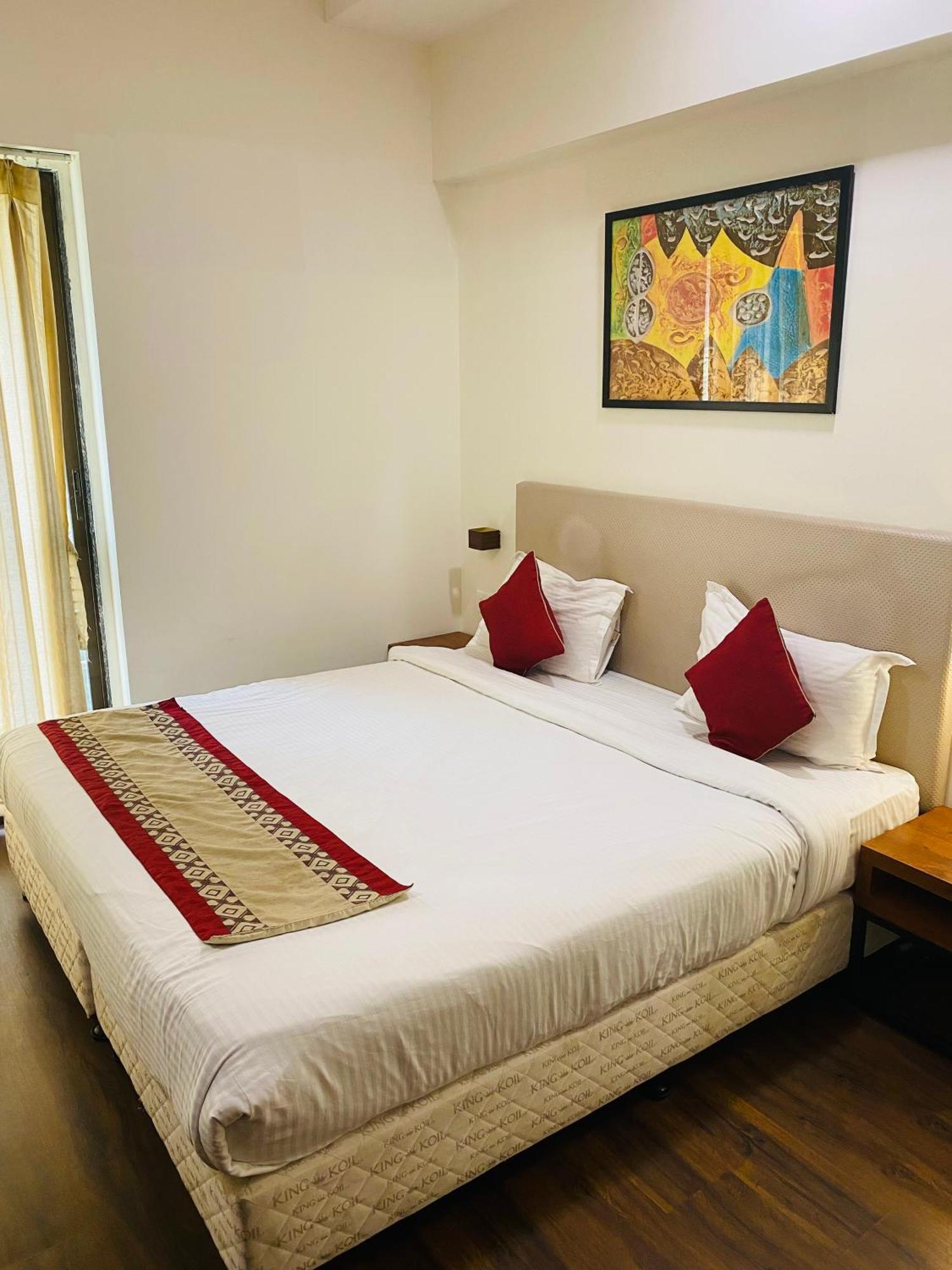 Mumbai House Luxury Apartments Santacruz East, Mumbai Dış mekan fotoğraf