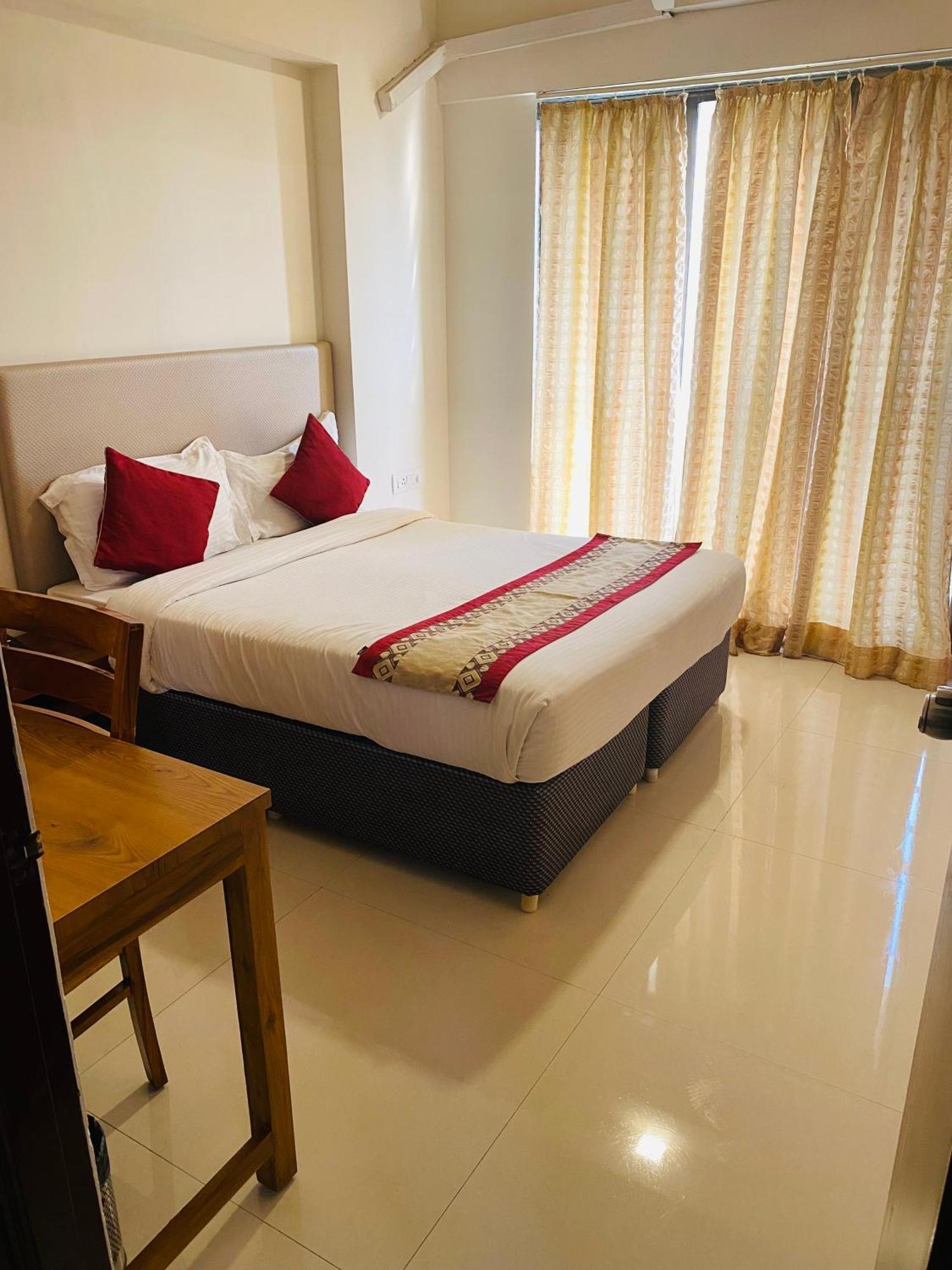Mumbai House Luxury Apartments Santacruz East, Mumbai Dış mekan fotoğraf
