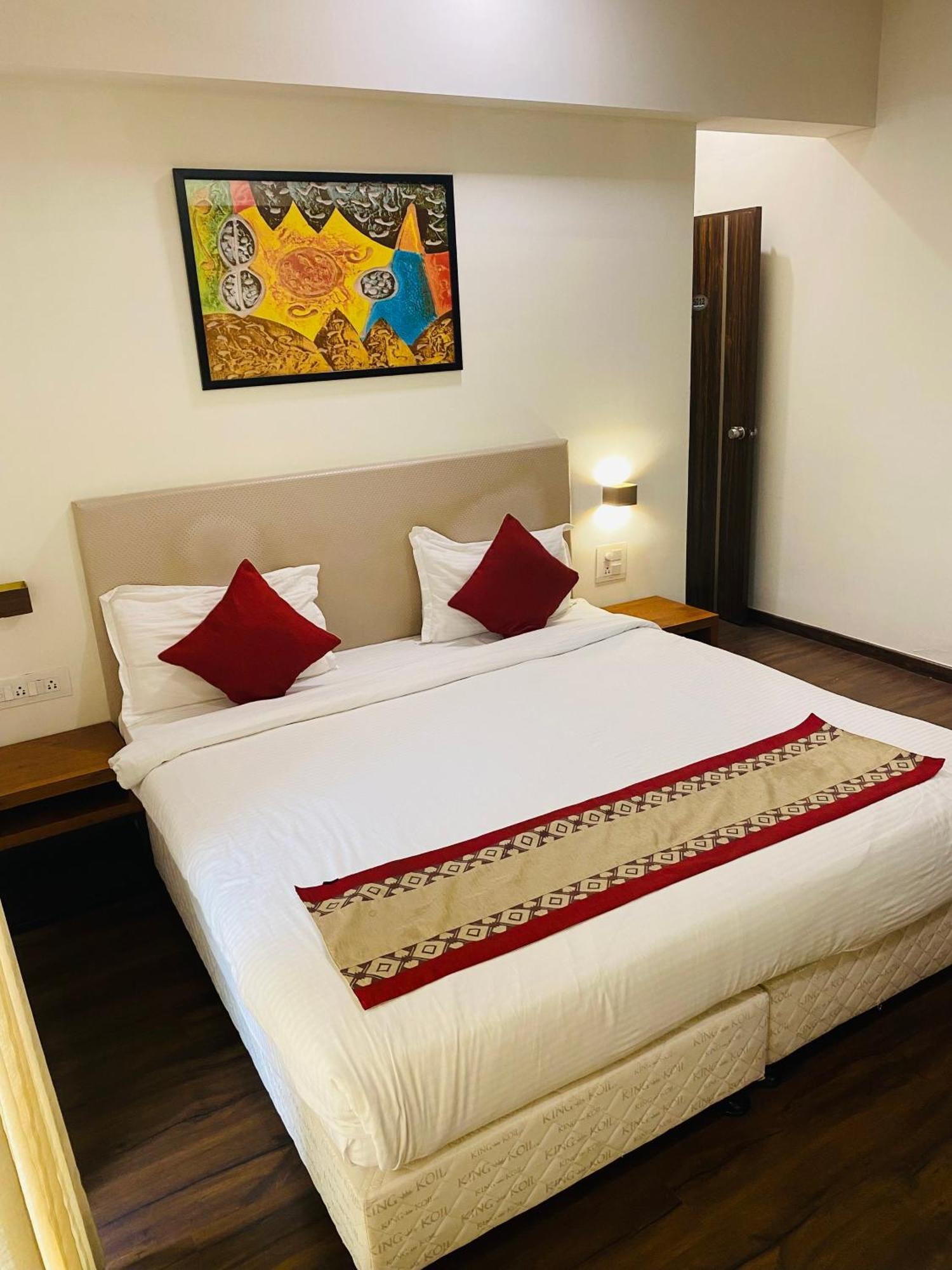Mumbai House Luxury Apartments Santacruz East, Mumbai Dış mekan fotoğraf