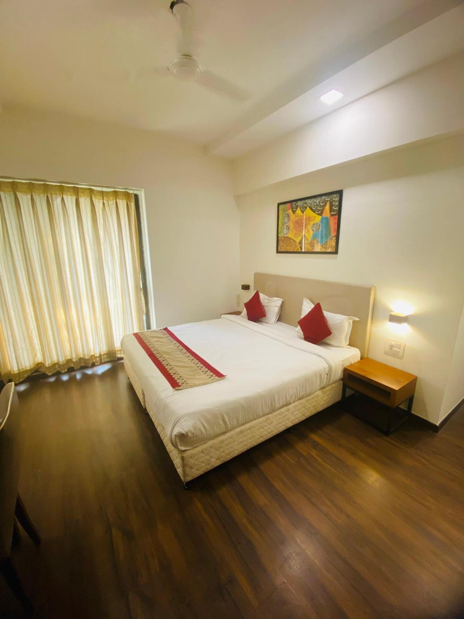 Mumbai House Luxury Apartments Santacruz East, Mumbai Dış mekan fotoğraf